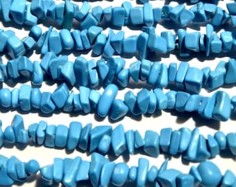 Chips de piedras preciosas hidro de turquesa azul: tira de 34'', pepitas diminutas perforadas