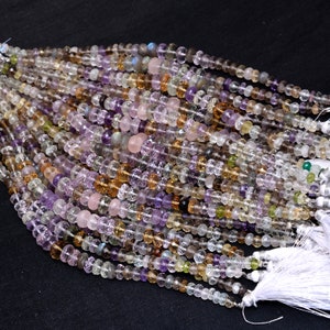 Peut inclure: Un brin de perles de pierres précieuses de différentes couleurs, notamment clair, rose, violet et marron. Les perles sont facettées et ont une finition lisse et polie. Le brin mesure environ 40 cm de long et est parfait pour la fabrication de bijoux.