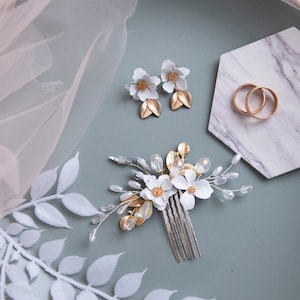Bridal hair comb Bridal earrings Bridal hair vine White flowers hair comb Gold bridal hair comb Gold hairpiece Gold flower hairpiece