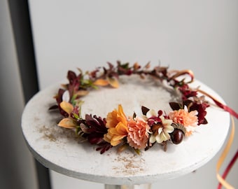 Couronne de fleurs orange rouille : coiffe de mariée en terre cuite avec baguette