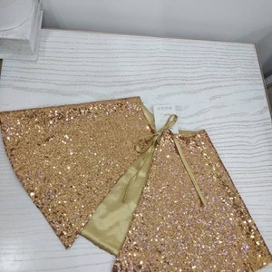 Cape à paillettes dorées pour filles, poncho à paillettes pour filles, cape dorée pour filles, tenue scintillante pour filles, manteau de fête pour filles, cape scintillante pour filles, cape pour bébé