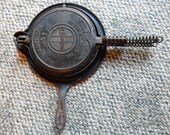 Griswold Slant Logo American No 8 Waffle cast Iron 885 886 with low base