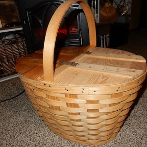 Vintage Basketville Picnic Basket, Putney Vermont, Old, Wooden, fixed handle, rare version, Nice!
