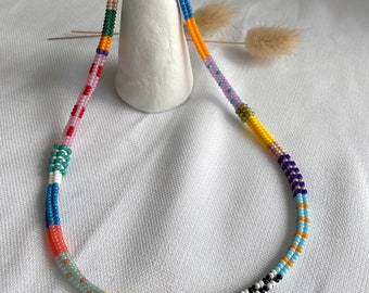 Collana di serpente fatta a mano con perline miste Chloé, piccolo girocollo estivo colorato con perline, collana tessuta a mano con perline di semi, collana da spiaggia