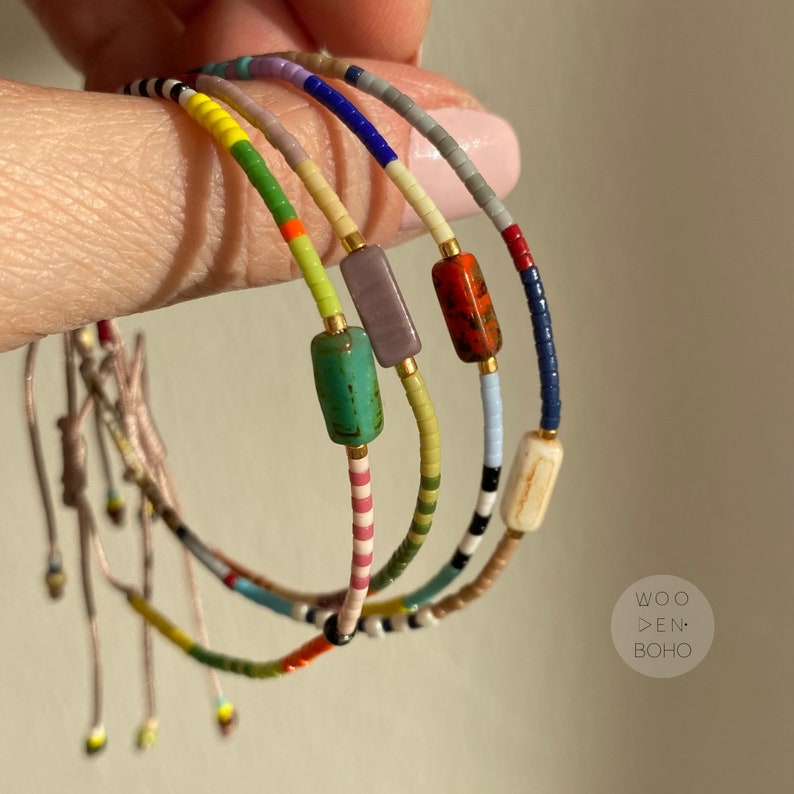 ANNA Four Season Color İnspiration Tiny Beaded Bracelet, Mixed Beaded Colorful Single Strand Adjustable Everyday Bracelet zdjęcie 3
