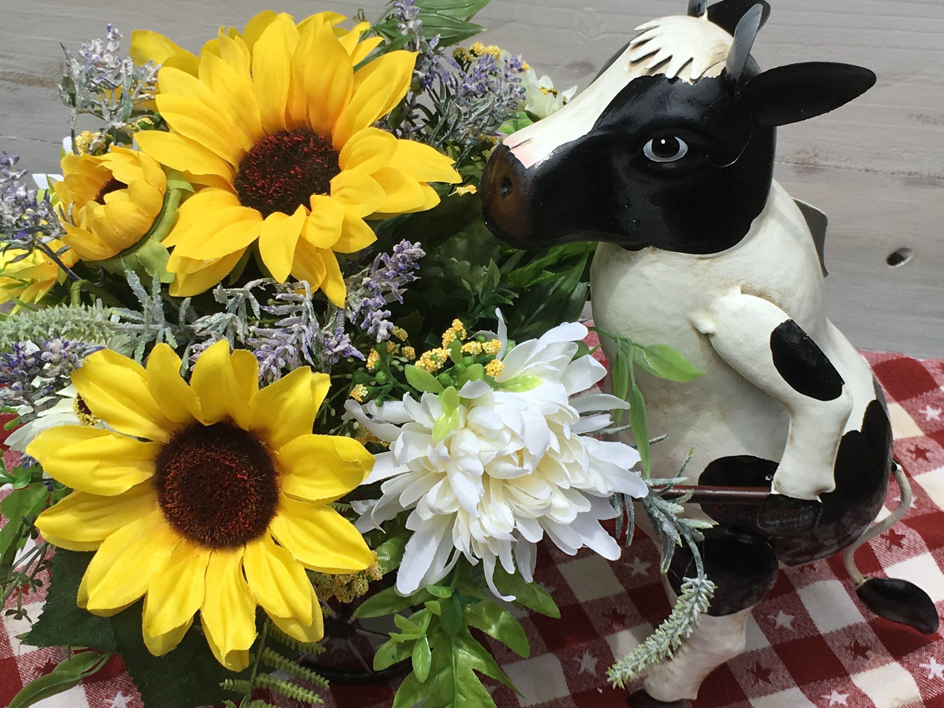 Farmhouse Centerpiece,Rustic Centerpiece,Cow Centerpiece,Cow DecorFarmhouse, Centerpiece,Cow