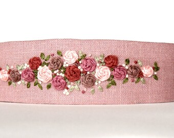 Diadema floral/rosa bordada a mano