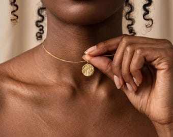 18k Solid Gold Hammered Disc Pendant Necklace, Textured Artisan Charm (1.5cm, Adjustable Chain, Lightweight)
