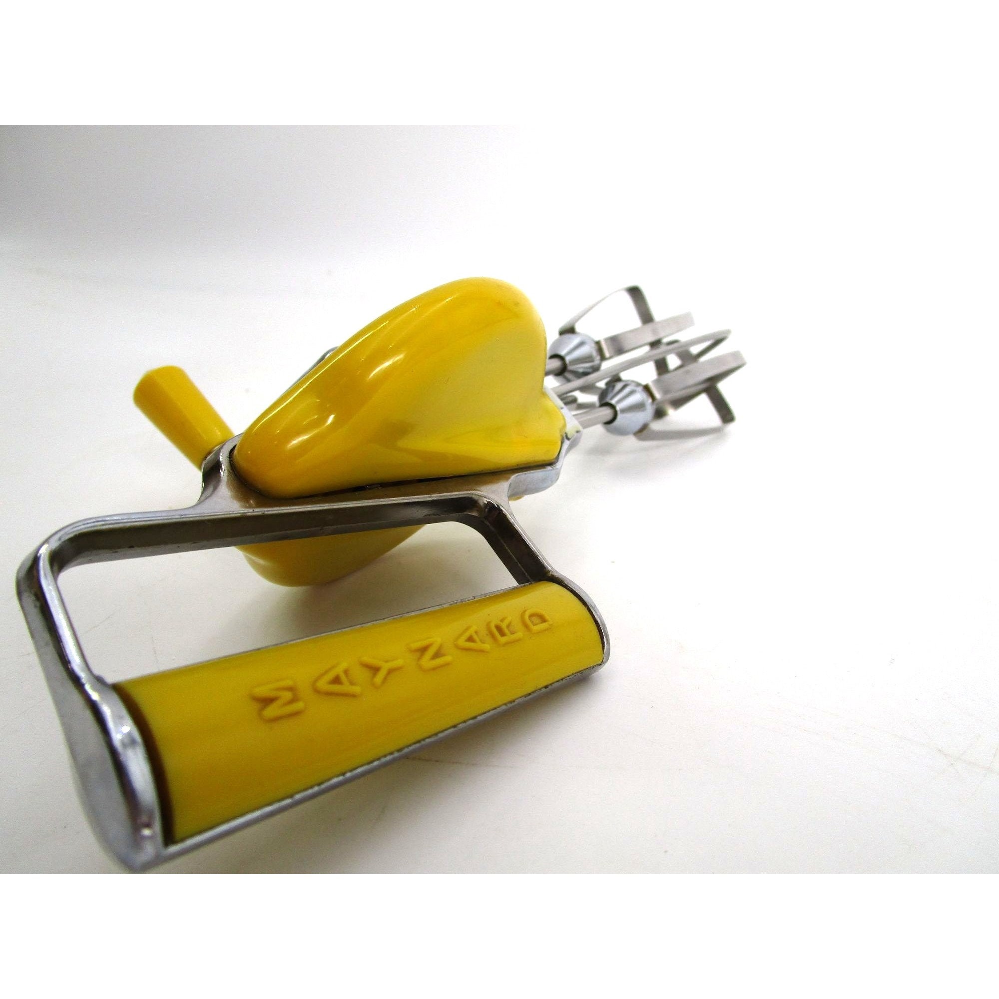 Vintage Maynard Hand Egg Beater Mixer Yellow Bakelite Angled Handle