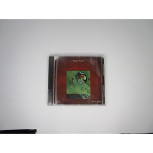 Może przedstawiać: Pudełko na płytę CD z czerwonym tłem i zielonym liściem z kroplą wody na nim. Tekst na pudełku brzmi "Michael Franks" i "Where The River Flows".