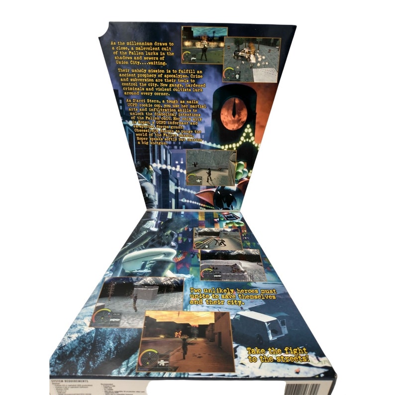 Pu&ograve; includere: Una custodia di un videogioco con sfondo blu e nero. La custodia presenta una citt&agrave; con una torre dell'orologio e un'auto futuristica. Il testo sulla custodia recita "As the millennium draws to a close, a malevolent cult of the Fallen lurks in the shadows and sewers of Union City...waiting." e "Two unlikely heroes must unite to save themselves and their city."