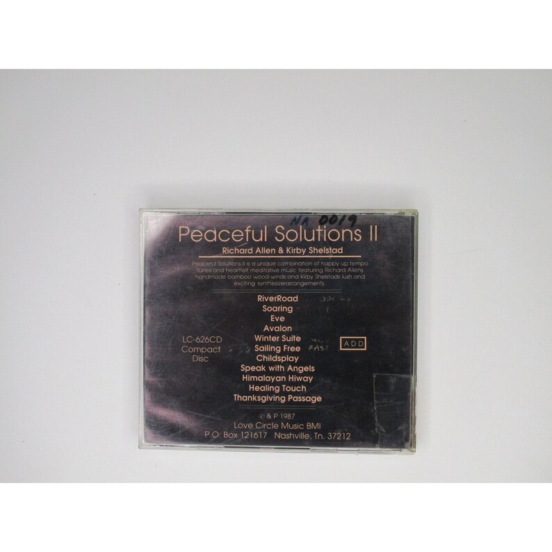 Pu&ograve; includere: Una custodia per CD in bianco e nero con il titolo "Peaceful Solutions II" di Richard Allen & Kirby Shelstad. La custodia elenca le canzoni sul CD: RiverRoad, Soaring, Eve, Avalon, Winter Suite, Sailing Free, Childsplay, Speak with Angels, Himalayan Hiway, Healing Touch e Thanksgiving Passage. La custodia include anche le informazioni sul copyright: &copy; & P 1987 Love Circle Music BMI P.O. Box 121617 Nashville, Tn. 37212.