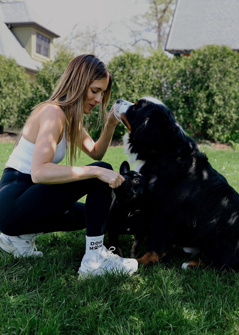 Dog Mom Pilates Socks with Paw Print Grip immagine 2