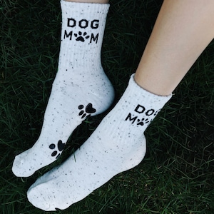 Dog Mom Pilates Socks with Paw Print Grip immagine 1