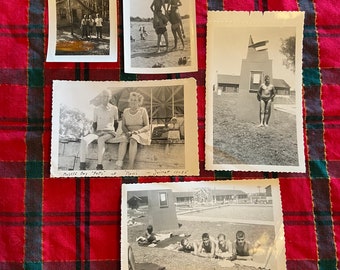 Collection de photos vintage des années 1950, amis nageurs sur la plage, mecs en maillot de bain speedo noir blanc