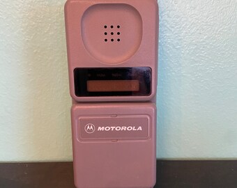 Motorola flip phone vintage 1990’s