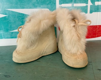 Vintage childrens girls boots fur galoshes  rubber white Wings brand size 4
