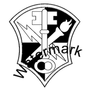 Op de afbeelding: Zwart-witte illustratie van een schild met een sleutel, een bliksem en een fakkel erin. Op het schild staat het woord "opmerkelijk".