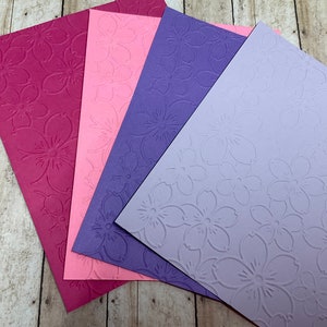 Cartoncino goffrato con fiori di primavera Impatiens, fogli A2 floreali, frontali di biglietti testurizzati, impressioni dettagliate di margherite, decorazioni per biglietti, scrapbooking