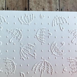 Fond en relief avec parapluie sur papier cartonné 110 lb, décoration pour carte, scrapbooking de bienvenue nouveau bébé, journal indésirable, faire-part de naissance, mariage