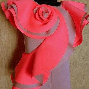 Macacão laranja pêssego Traje exclusivo para desfile de moda para meninas Neoprene Macacão divertido para meninas Pêssego Macacão personalizado para festa com babados
