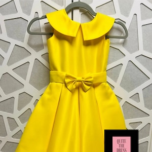 Robe de concours jaune Robe avec noeud Robe en satin pour fille Tenue de concours pour filles Robe de concours personnalisée Robe de cocktail Robe de fille d'entrevue