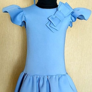 Vestido azul claro para entrevista Vestido para concurso com babados Vestido de mergulho de neoprene para meninas Traje casual azul bebê para concurso Vestido de coquetel com laço personalizado
