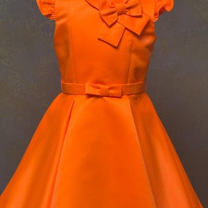 Vestido naranja para entrevistas Vestido de desfile con lazo Vestido de satén esponjoso para niñas Traje de desfile para niñas Vestido de desfile personalizado Vestido de cóctel naranja para niñas