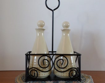 Oil /& Vinegar Ribbed Bottle Cruet Set with Metal Carry Rack