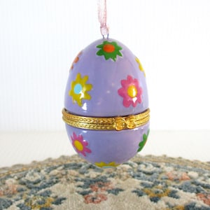 Vintage miniature Easter egg ornament trinket box , flowered egg ring box
