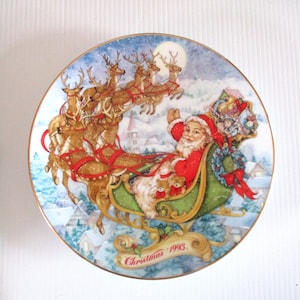 Vintage 1993 Avon Christmas plate, Special Christmas Delivery, Santa and reindeer, Avon collectors plate