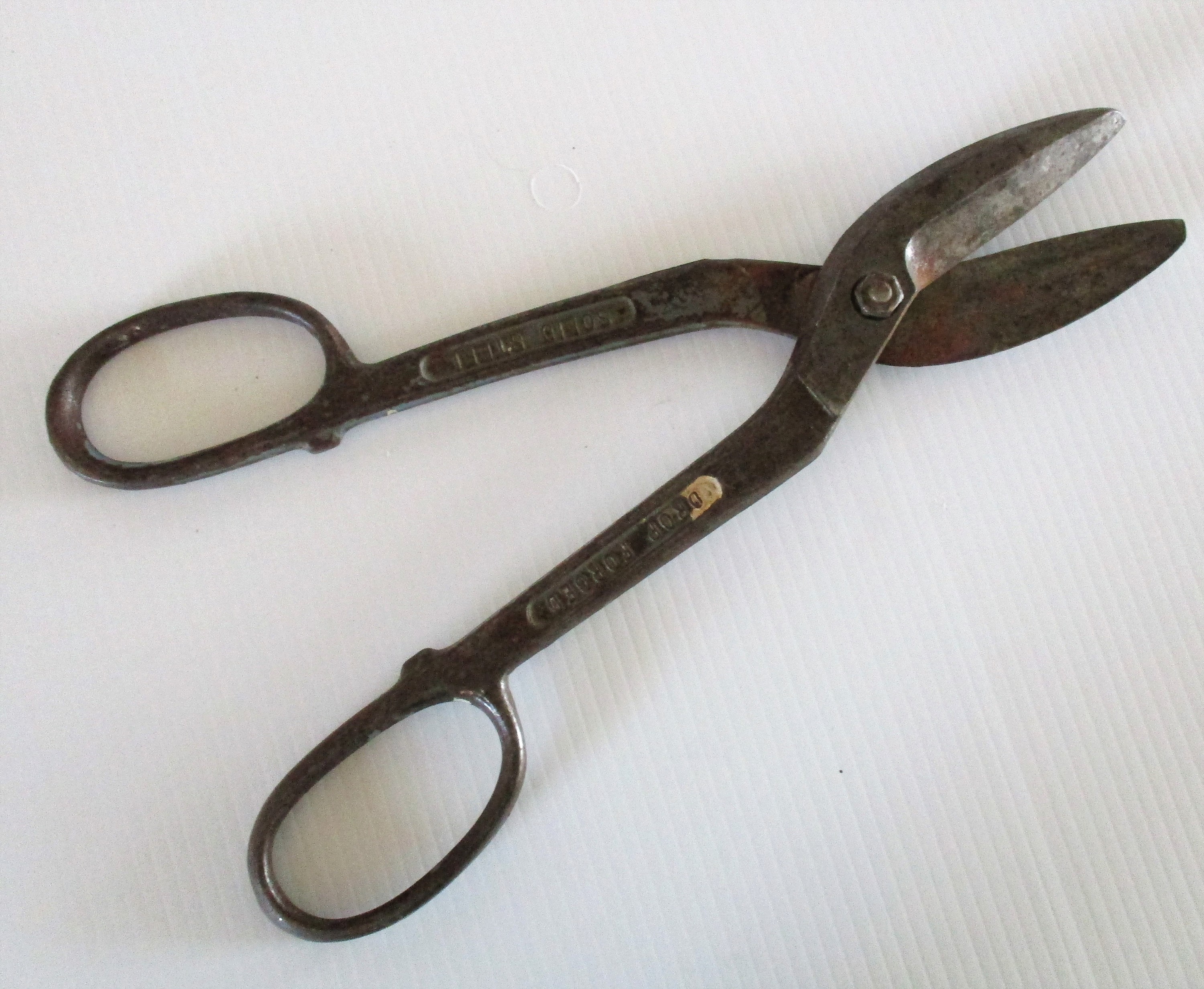 TIN SNIPS PAIR OF VINTAGE METAL SHEARS #9 WISS LARGE & SMALL