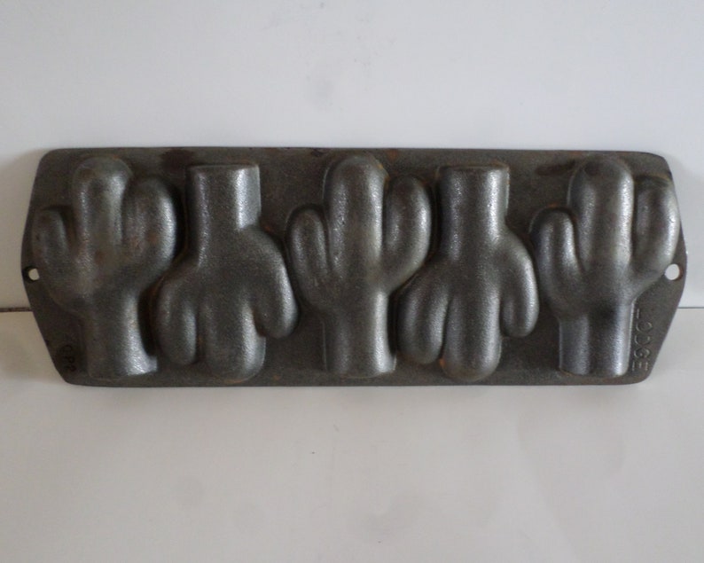 Vintage Lodge cast iron cactus cornbread pan muffin baking Etsy