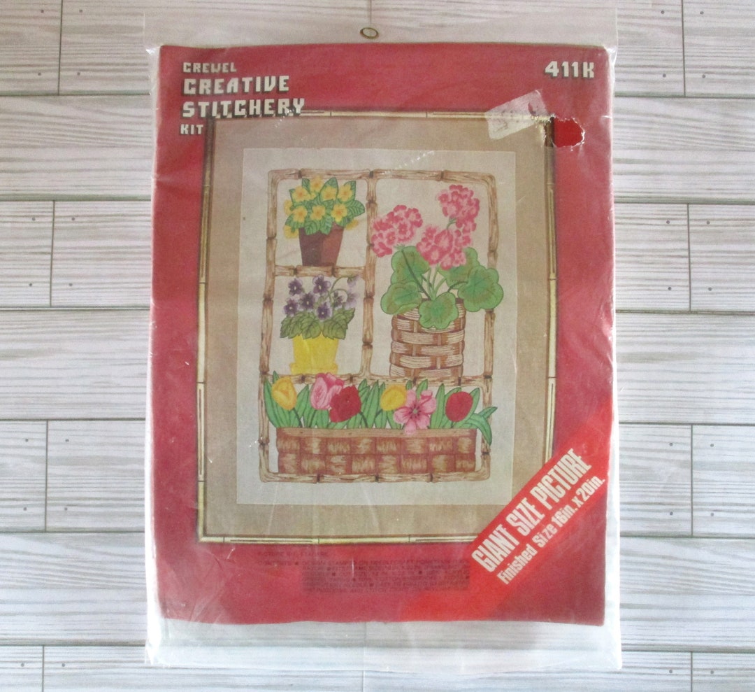 Kit Broderie Crewel Vogart 645B Vase Floral Sur Chaise 16x20 Pouces USA Années 70