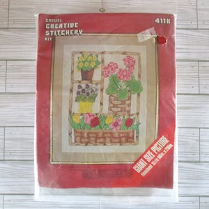 Kit Broderie Crewel Vase Floral Sur Chaise 16x20 - Vogart USA Années 70