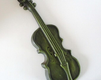 Vintage Royal Cast Metal Violin Wall Decor, Olive Green 1970s wall hanging