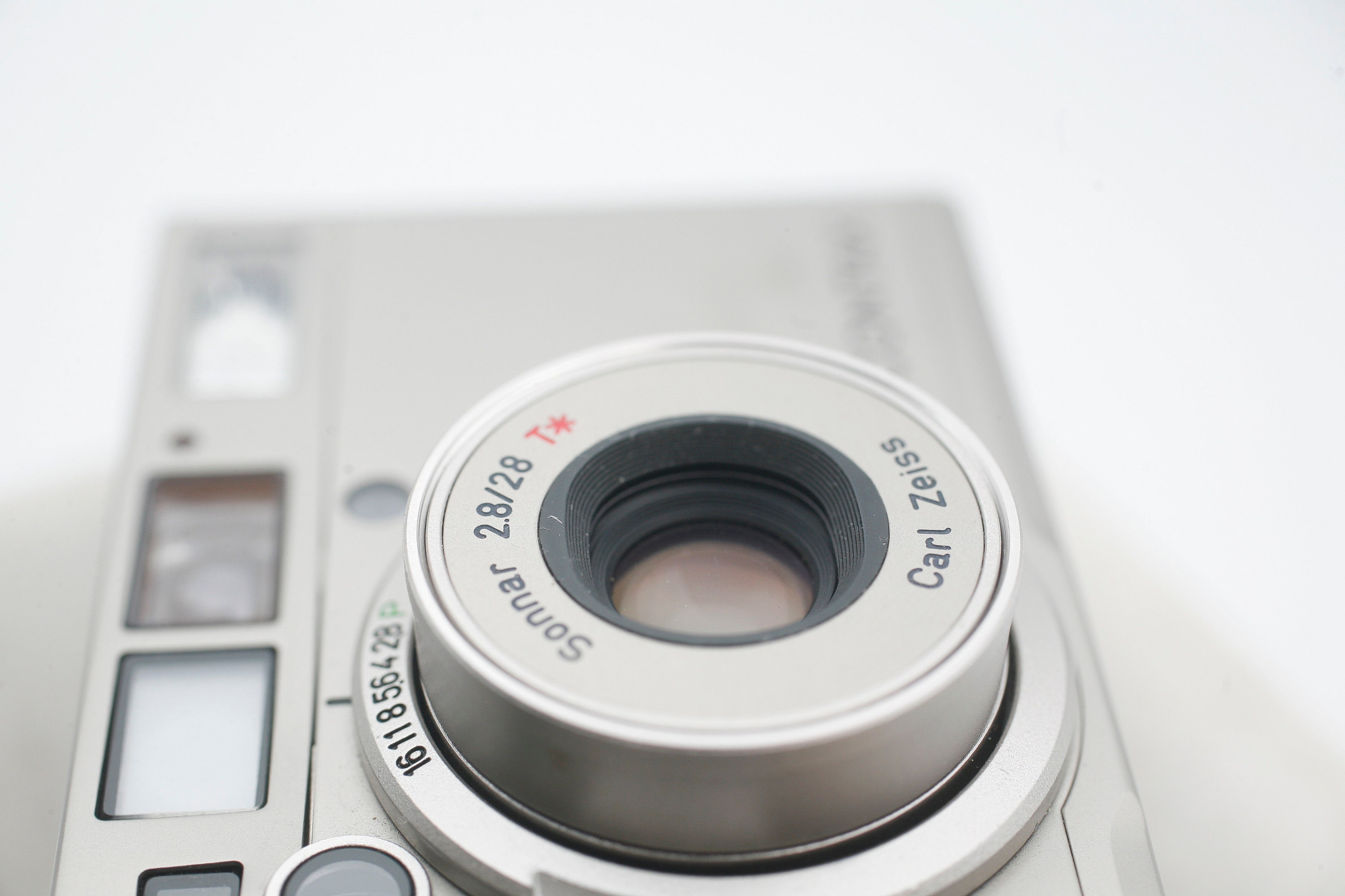 Contax Tix APS 240 Camera Carl Zeiss Sonnar 1:2.8/28mm Lens Contax Tix APS 240 Camera Carl Zeiss Sonnar 1:2.8/28mm Lens