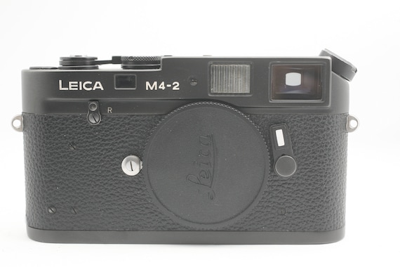 Appareil photo nuérique Leica 11 à ise au point téléétrique (argenté