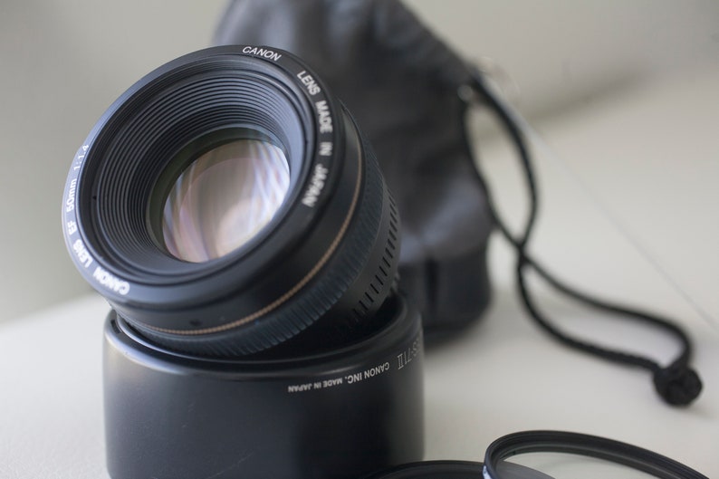 Fall Special Canon 50mm f1.4 EF w hood pouch and caps