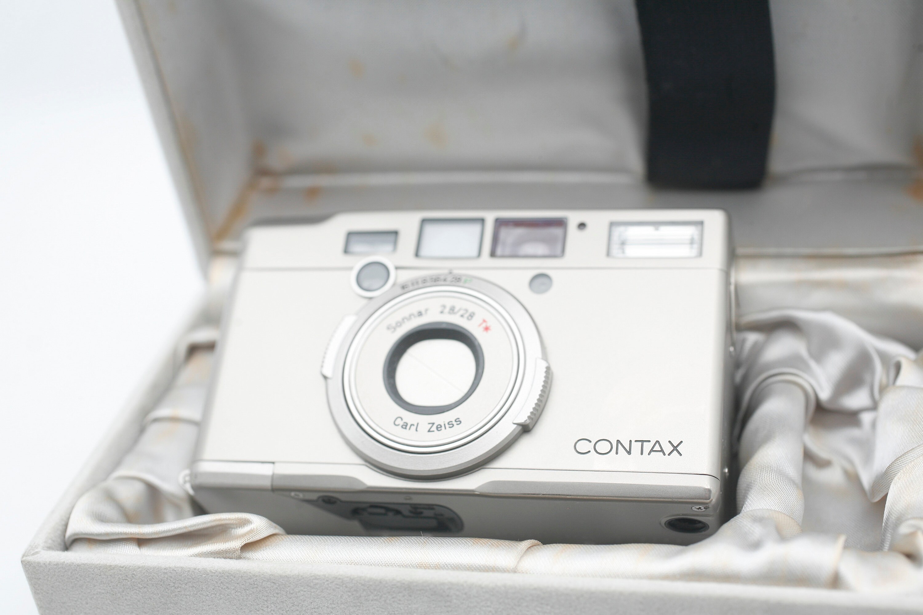 Contax Tix APS 240 Camera Carl Zeiss Sonnar 1:2.8/28mm Lens