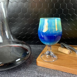 Color changing wine glass handblown borosilicate glass elevated drinking experience iridescent wine glass gift for wine enthusiast