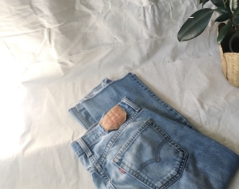 Vintage Distressed Levi's 514 Size 32 / 25 Unisex High waisted Denim / Boyfriend Style / Raw Cut Hem