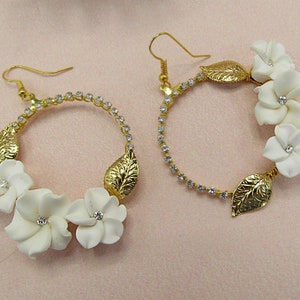 Flower bridal earrings, Polymer clay earrings, Bridal earrings, Wedding earrings, Bridal jewelry, Gold bridal earrings, White flower earring