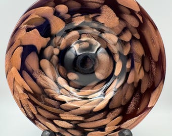 Ciotola in vetro artistico realizzata a mano da MCM - vetro ametista scuro con spirale dorata