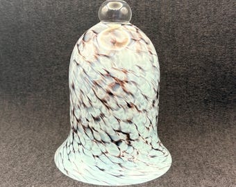 Dzwonkowata kopuła ze szkła artystycznego, dmuchana ręcznie, z przezroczystym szklanym zwieńczeniem – biało-brązowy wzór millefiori „snowfetti”