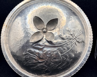 Hand hammered aluminum lid with floral/tulip relief & scalloped edge - fits 8” round dish