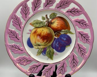 Vintage Royal Halsey Porzellanteller mit Obstmotiv und rosa Blattausschnittrand