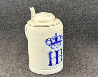 Boccale da birra vintage in gres smaltato con sale e coperchio in peltro - Hofbraihaus bavarese/tedesco