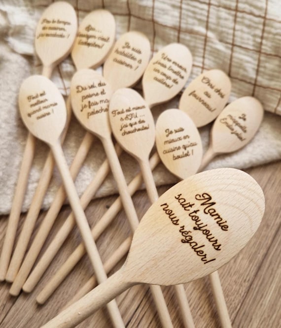 Personalisierte Küchenutensilien. Individuelle Geschenkidee zum Muttertag, für Oma und Opa. Küchenhelfer wie Holzlöffel und Pfannenwender. Gravur möglich