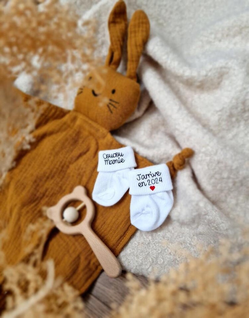 Baby socks. Pregnancy announcement. Gift idea to announce a surprise. Future grandparents, godmother, godfather. Personalized. France image 1